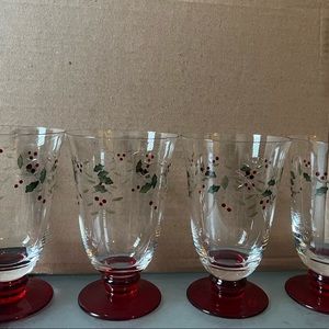 PFALTZGRAFF
Winterberry Set of 4 Water Goblets